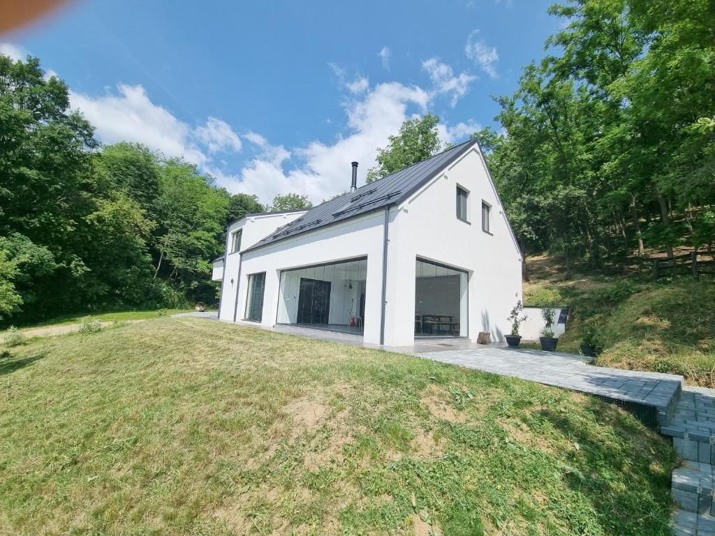 Nomad's Place, Cireşu