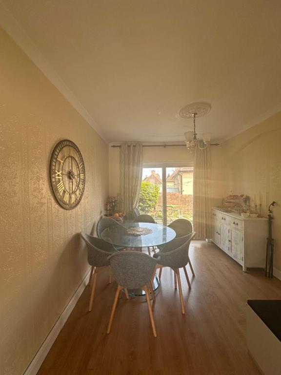 Relax Staycation, Darlaston