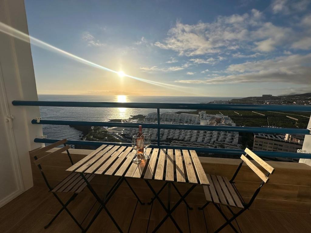 Sunset Over Paradise, Playa Paraiso