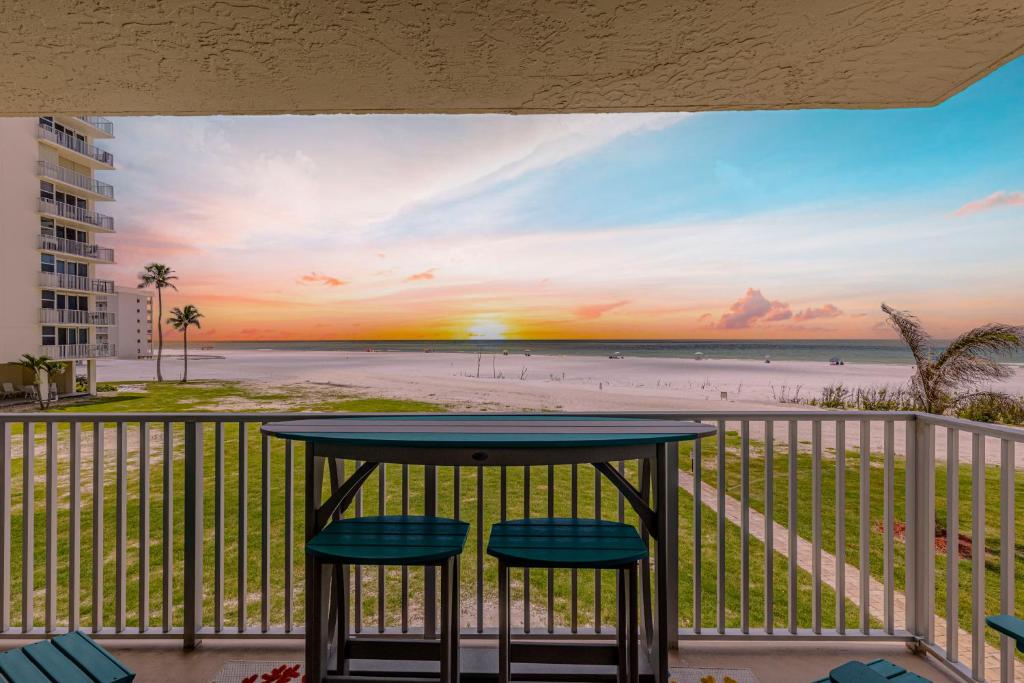 Close to Beach with Tennis Court and Pickleball - Blue Chair Breeze - Roelens, Fort Myers Beach