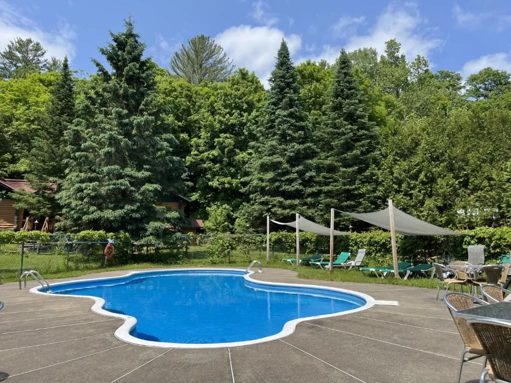 Auberge Alpine Inn, hotel in Sainte-Adèle