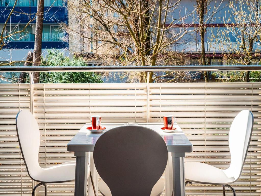 A lovely modern flat a stone throw from the sea - 5