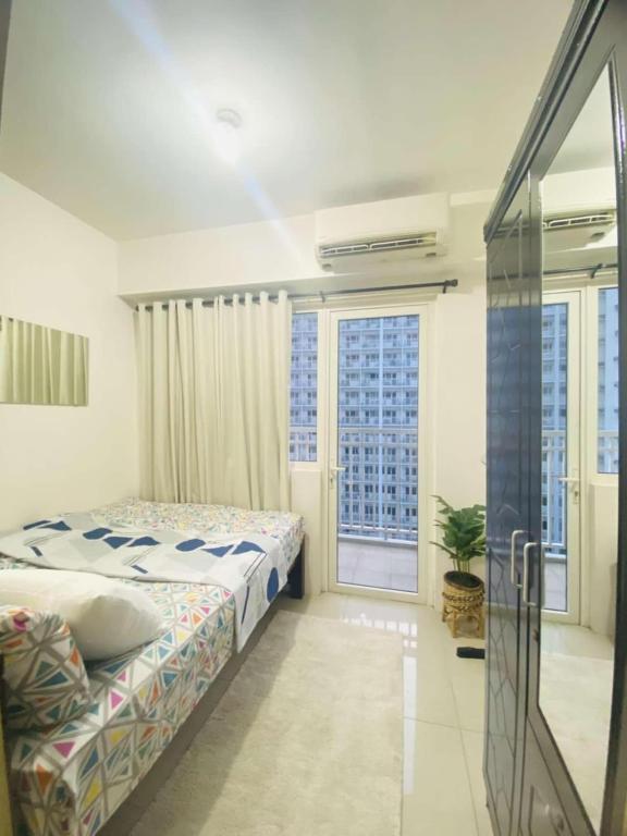 LiCa Place, Manila
