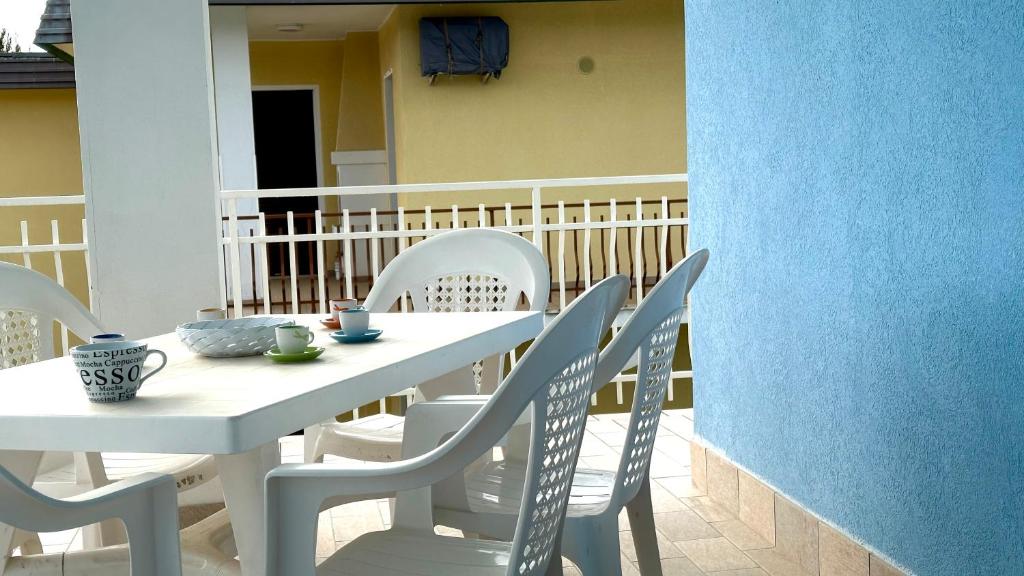 Marcelli, trilocale con terrazzo a pochi passi dal mare - M394 - 4