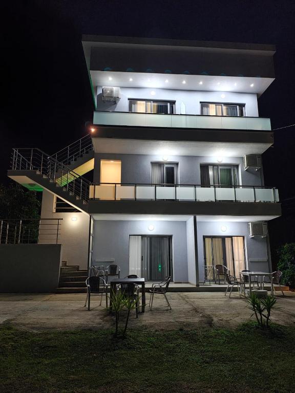 Mario's rooms, Himarë