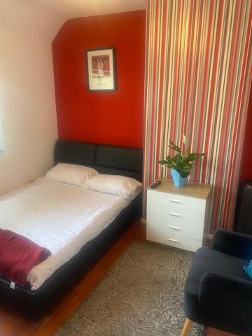 Relax in this Cozy room in Dagenham, Dagenham