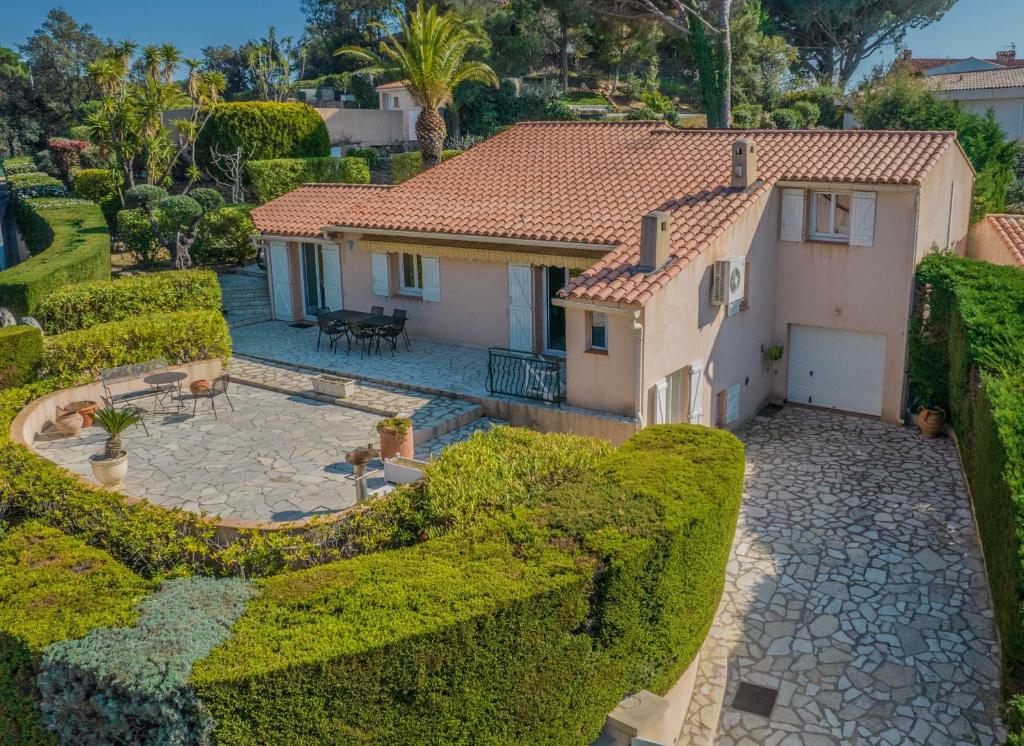 Villa bellevue sainte maxime un écrin de verdure au cœur du sémaphore piscine XXL - 2