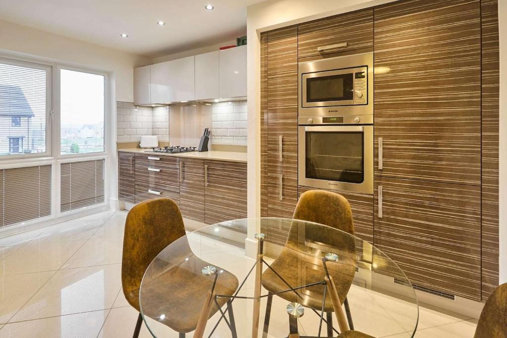 Modern Home with Garden, Corby, Corby and Weldon