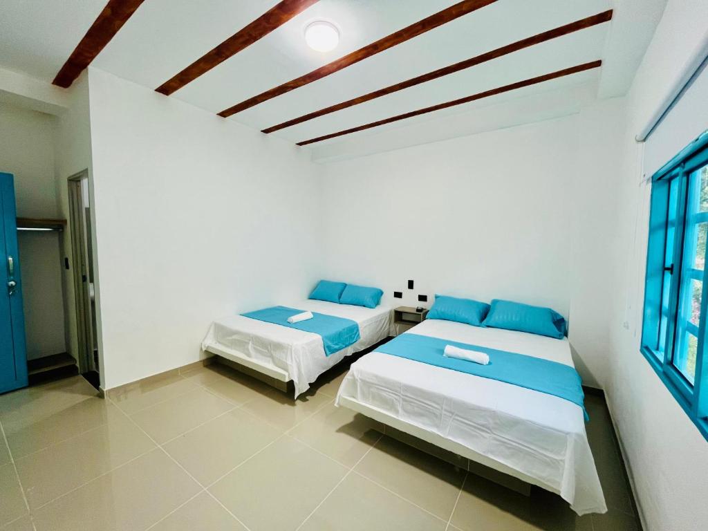 Amanecer Santorini, Estación El Salto