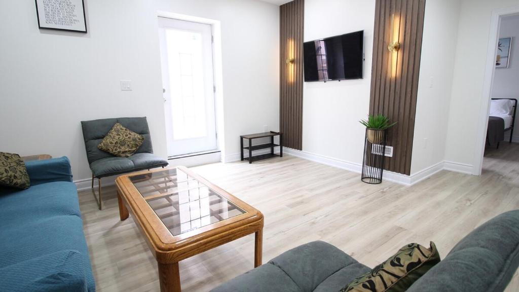 Beautiful Separate Unit, GrandRiver & Kiwanis Park, Kitchener