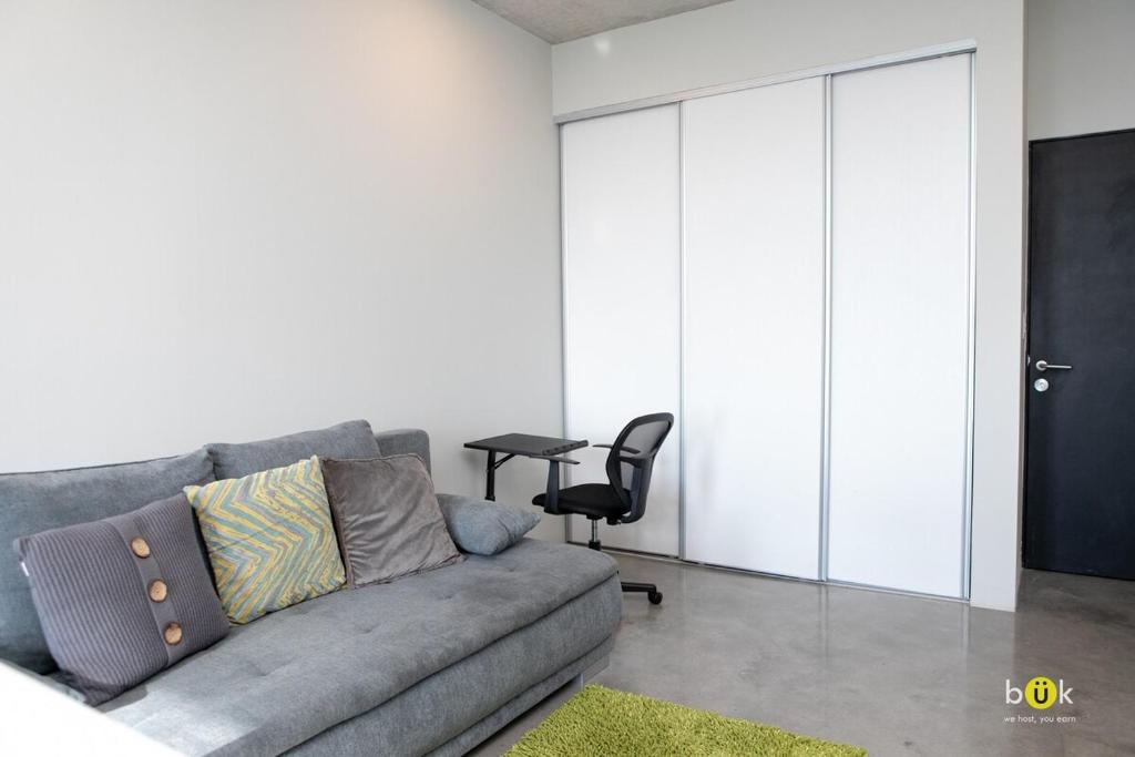 Sunset view URBN Studio 16th floor, San José