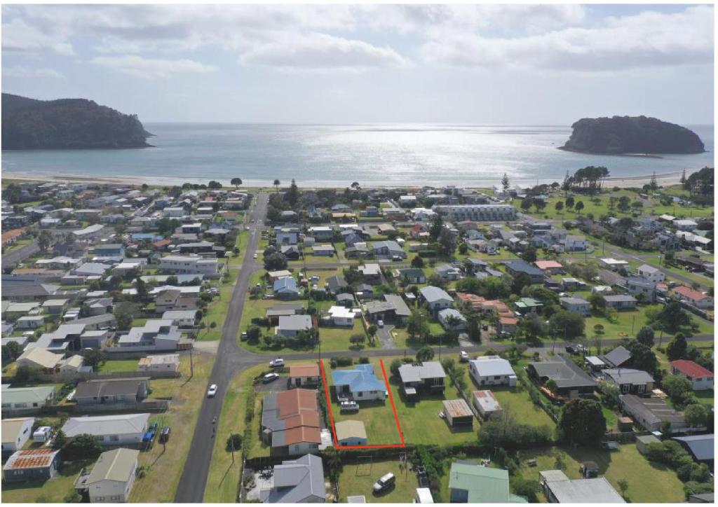 SYLV103 - THE ORIGINAL BEACH BACH, Whangamata