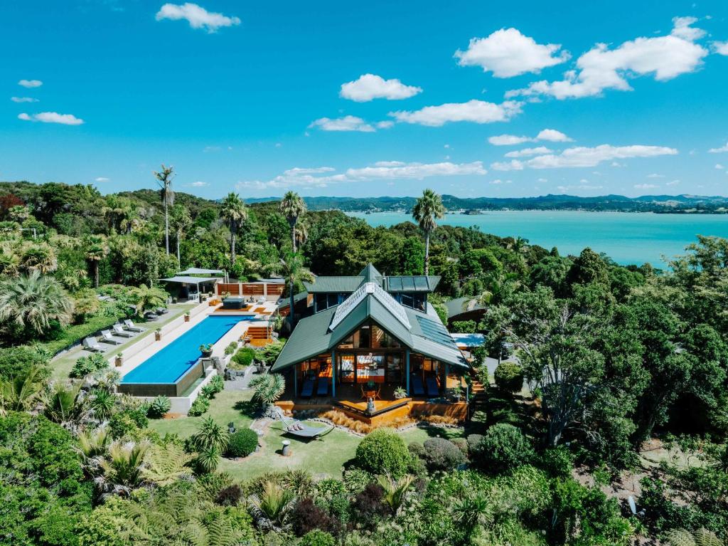 Eagles Nest, Russell