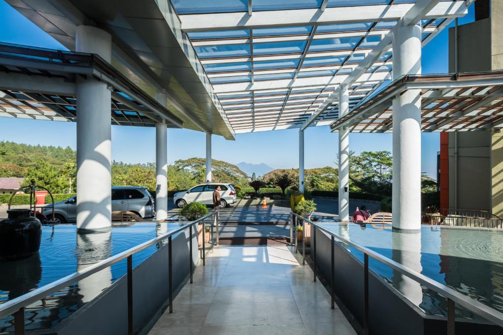 Entrance, Pesona Alam Resort & Spa in Puncak