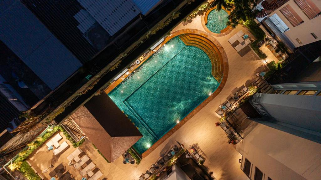 スイミングプール