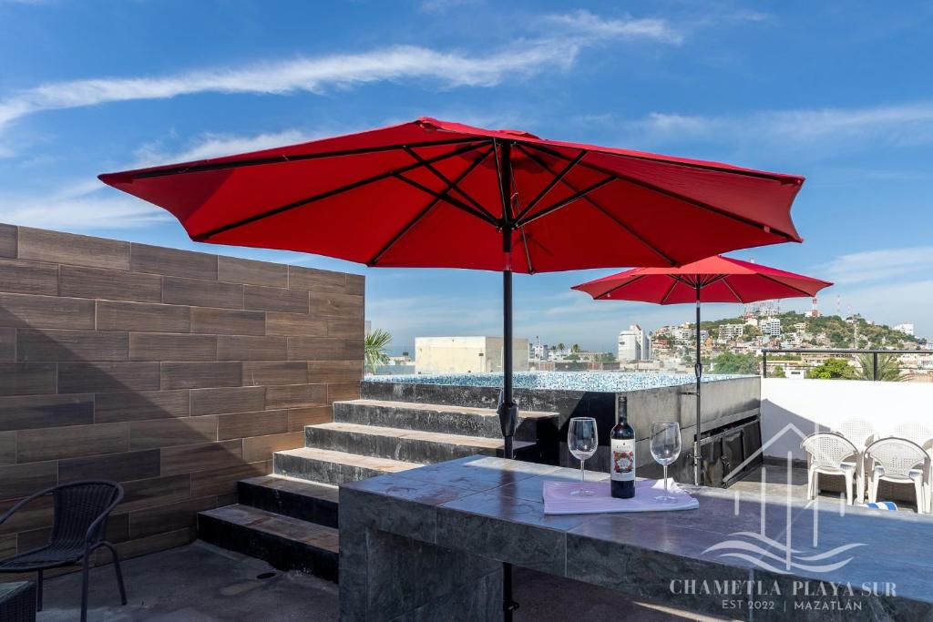 Luxe Modern-5 Star Area-Walk 2 Beach-Pool-View-King Bed - 2