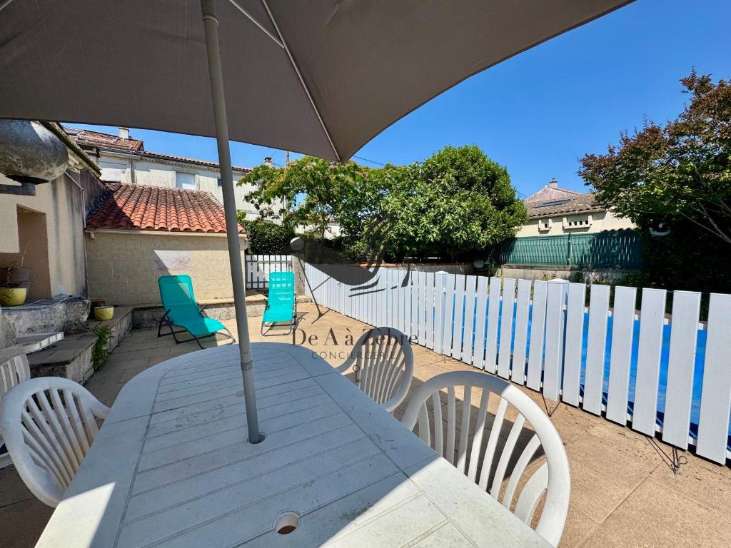 L'Océane - Maison au calme avec terrasse, centre de Bourg, Le Port-des-Barques