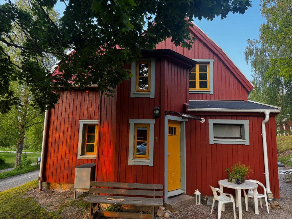 House in Karkashult near lake and Svenljunga town, Svenljunga