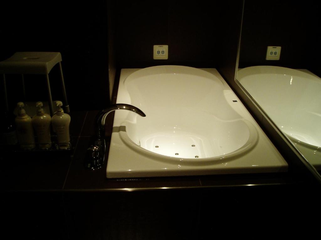 Bathroom, Hotel VARKIN in Tokyo