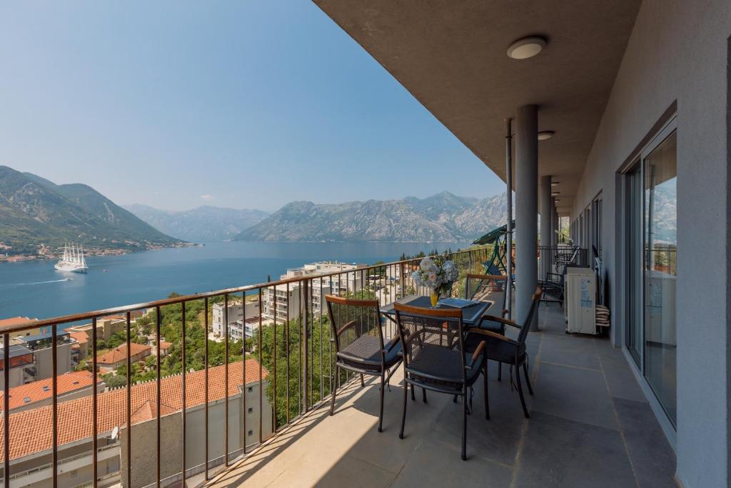 Skyline Shore with Sea View, Dobrota