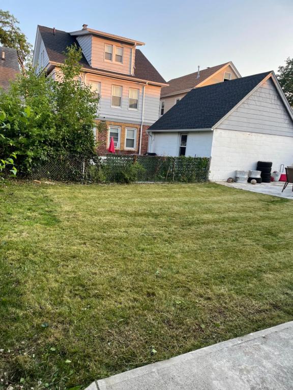 The Vibe Vault, Hillside