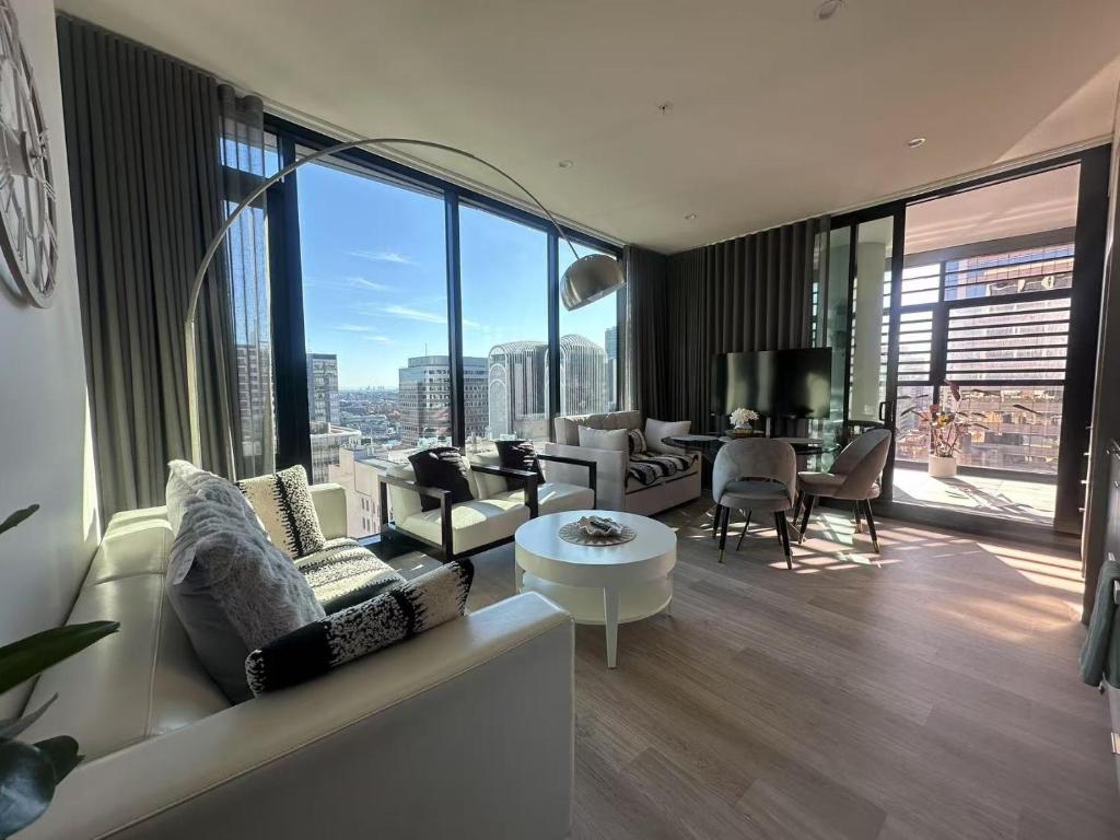 Stylish 1BR suite with City-view & Balcony, Sydney