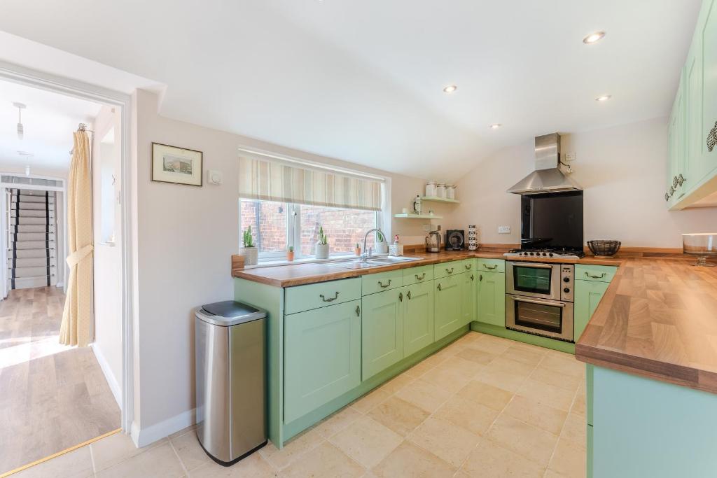 Charming 2 Bed Property, Upton