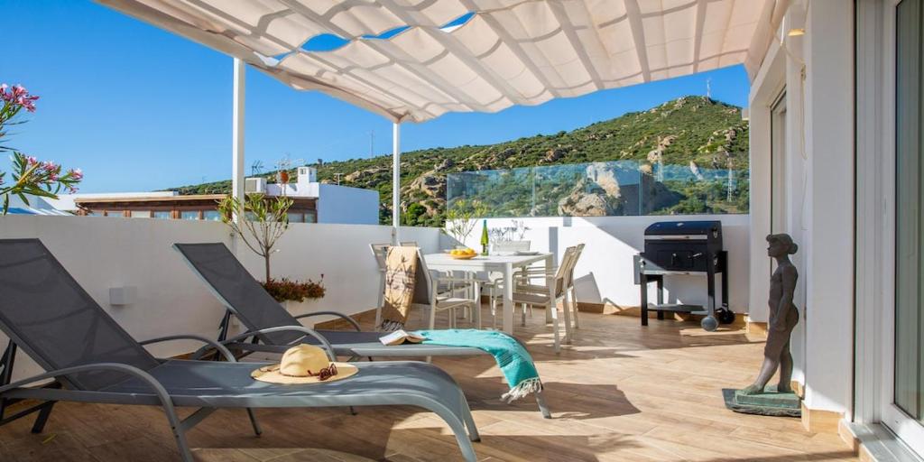 Atico Soleil large terrace with a ocean view, Zahara de los Atunes