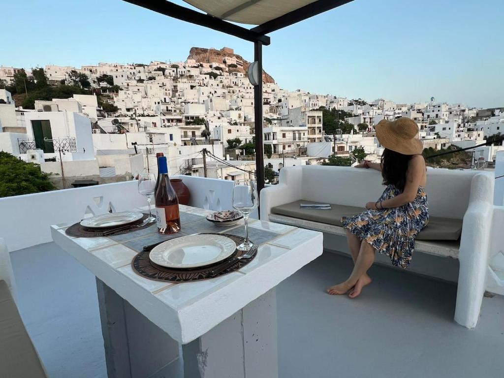 Rustic Retreat in Town, Skyros