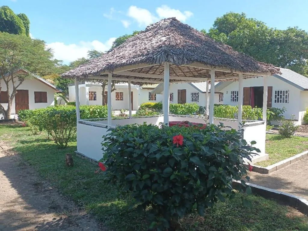Hôtel-bungalows La Pirogue, hotel in Sambava