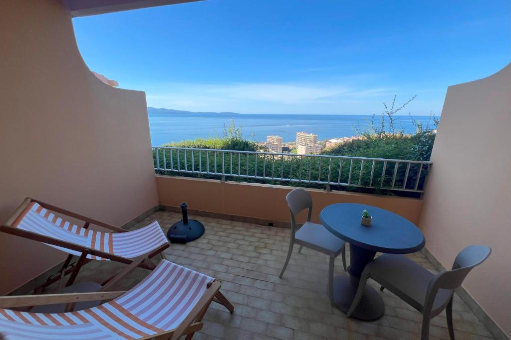 Virginie - Spacious Luminous Sea view Terrace, Ajaccio