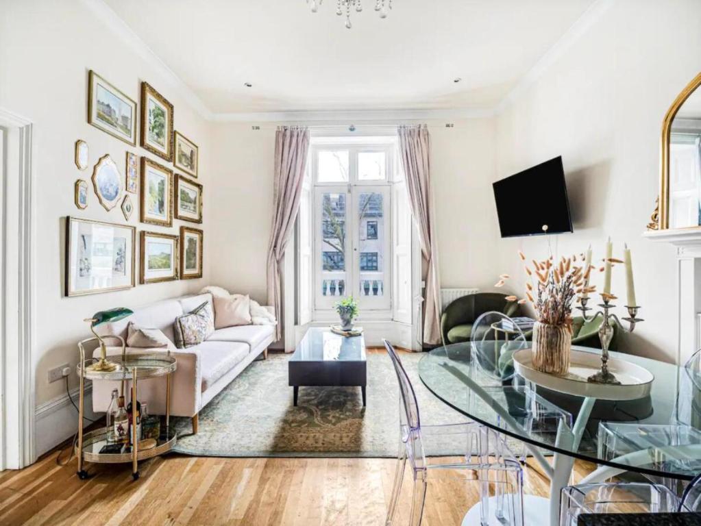 Chic & Cosy Flat, 4-Min Walk to Pimlico Tube, Pet-Friendly, Londýn