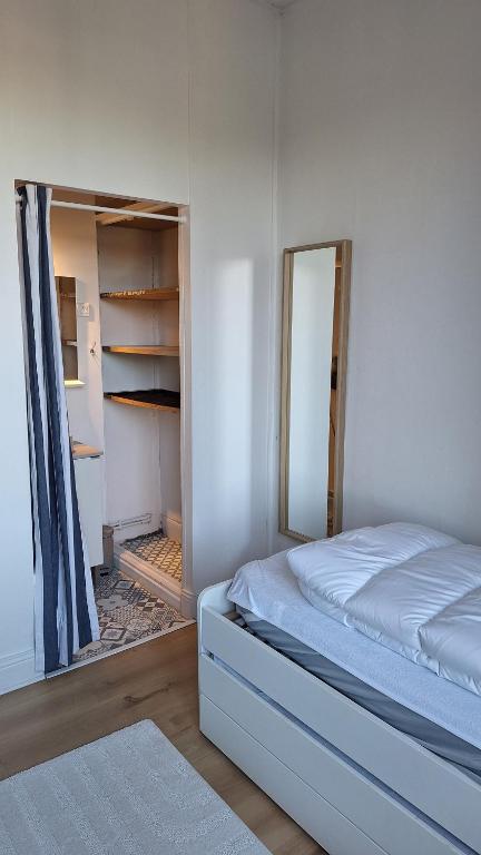 Appartement 2 chambres entièrement meublé et refait à neuf - 3