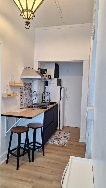 Appartement 2 chambres entièrement meublé et refait à neuf - 4