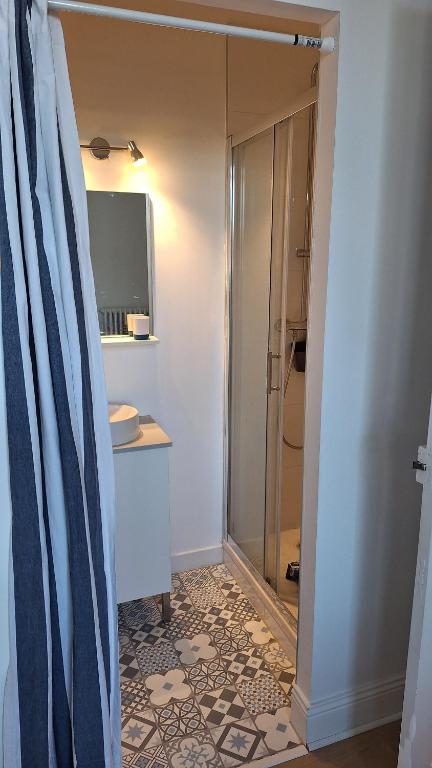Appartement 2 chambres entièrement meublé et refait à neuf - 5