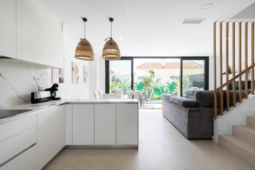 Luxury Townhouse, Infinity Pool & Ocean Views - 1