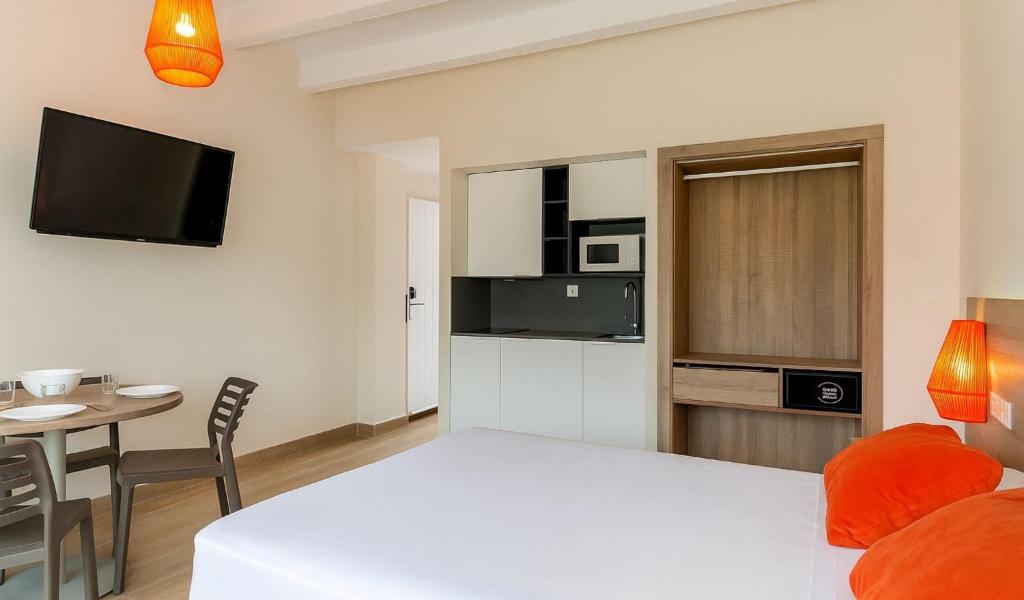 Medplaya Aparthotel Sant Eloi — Pokoje in Tossa de Mar, Katalonia