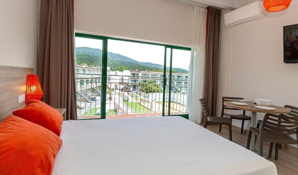 Medplaya Aparthotel Sant Eloi — Pokoje in Tossa de Mar, Katalonia