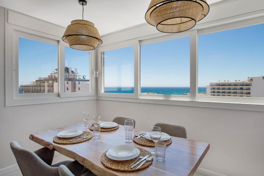 Moderno, con vistas y garaje a 100 metros de la playa, Torremolinos