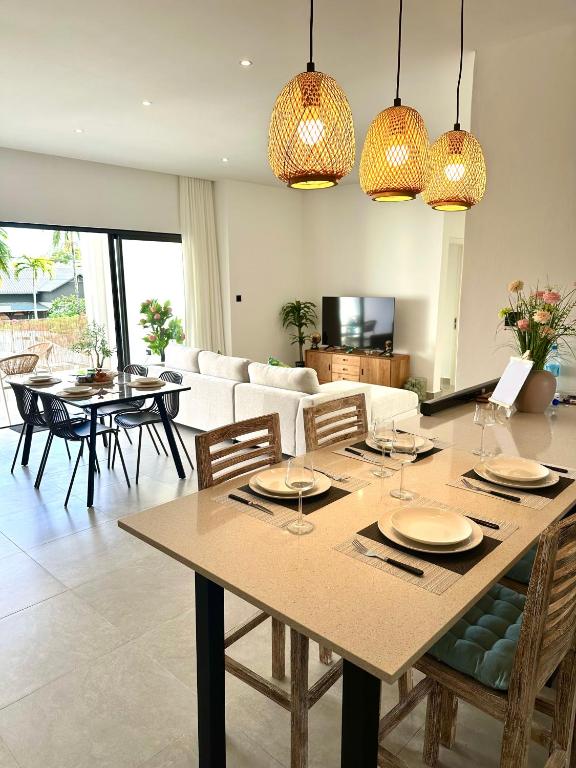 Modern 3BR Beachside Apt - 2 Mins to Pereybere Beach, Grand Bay