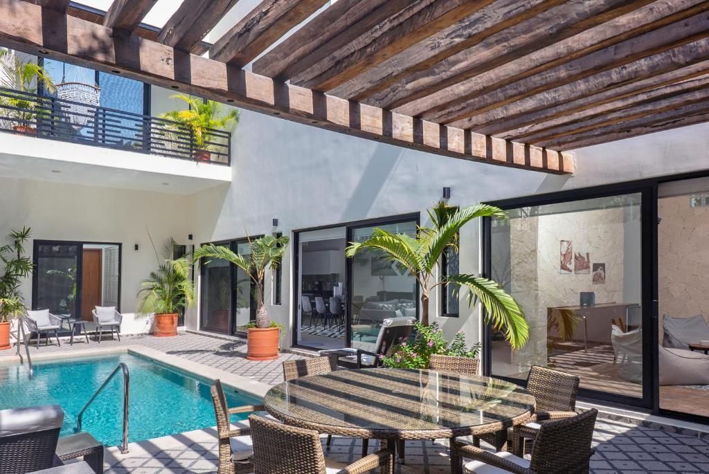 Aesthetic luxury villa in prestige zone Aldea Zama - 1