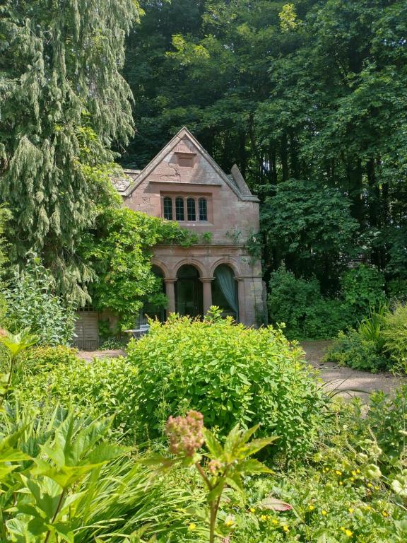 Quirky Romantic Cottage in the Wye Valley, Goodrich photo 6