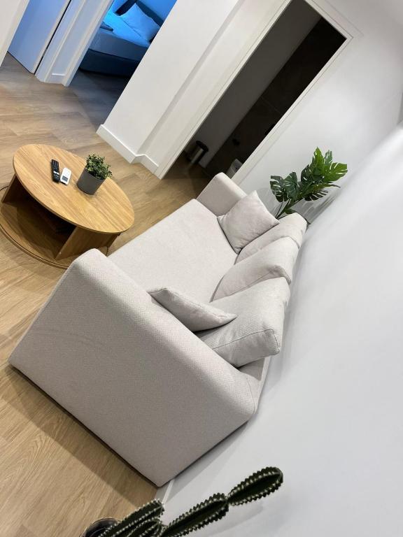 BlueMotion - Cruisenest Transportation included, Pireus