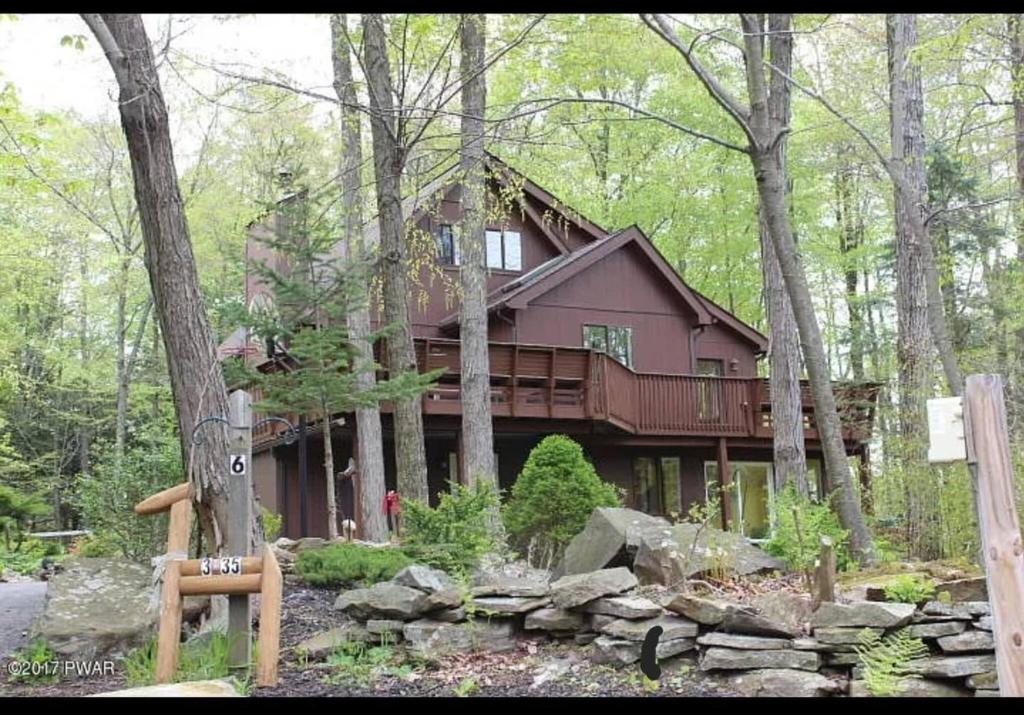 Getaway at the Hideout, Lake Ariel