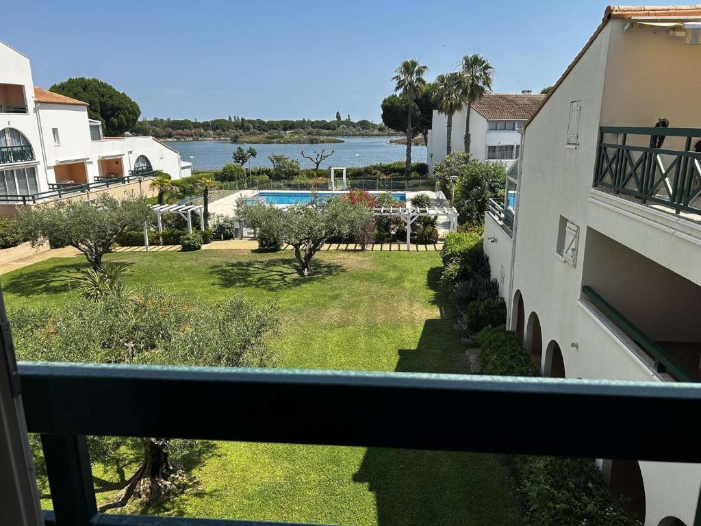 Appart 2 pièces avec piscine et parking à Port Camargue - FR-1-250-293 - 2