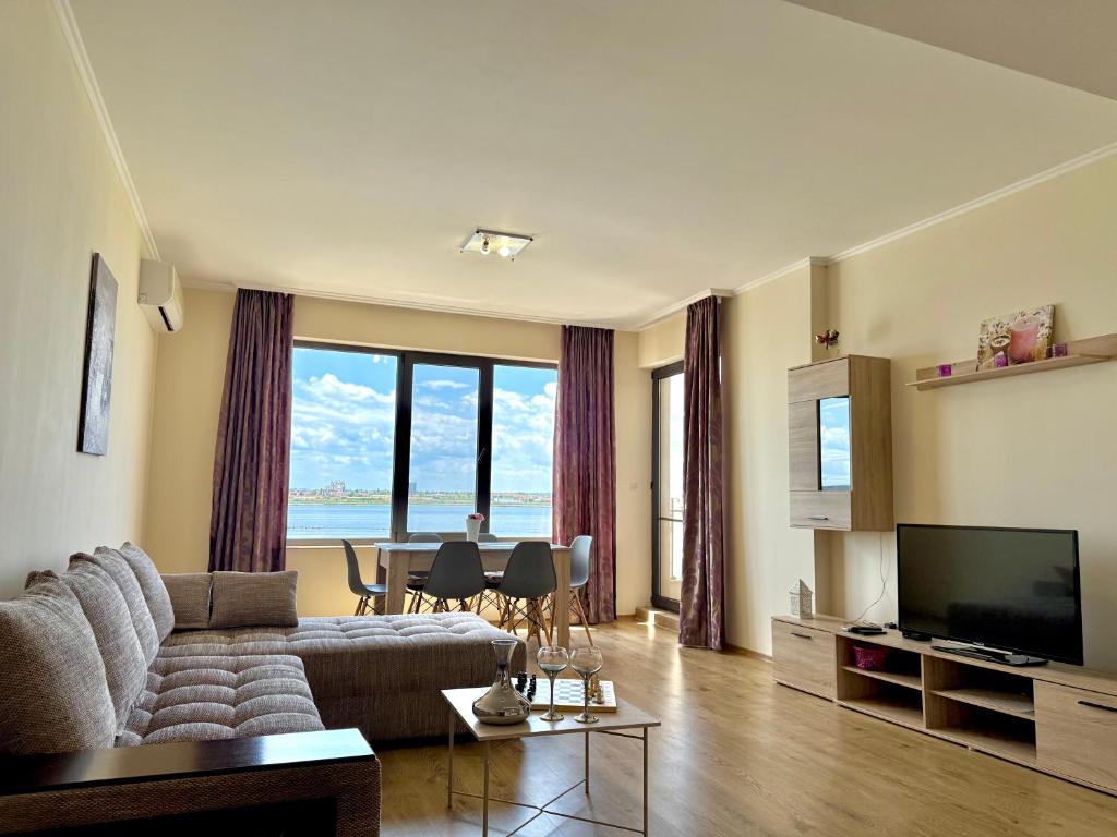 Cosher Gardenia Palace Apt 6, Pomorie