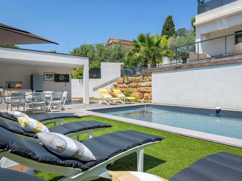 Villa Contemporaine avec Piscine et Climatisation à St Aygulf - FR-1-768-113 - 1
