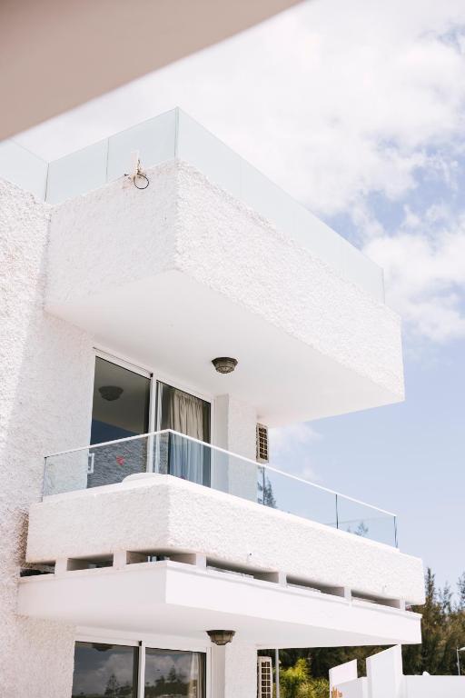 Apartamentos Tarahal — Hotel building in San Agustin, Canary Islands