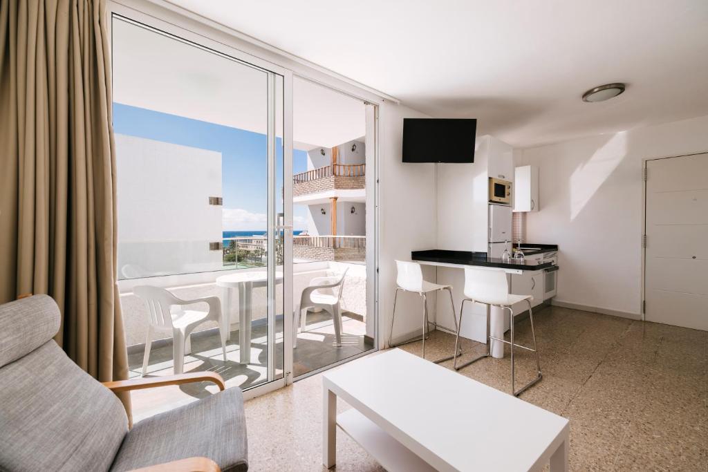 Apartamentos Tarahal — Hotel rooms in San Agustin, Canary Islands