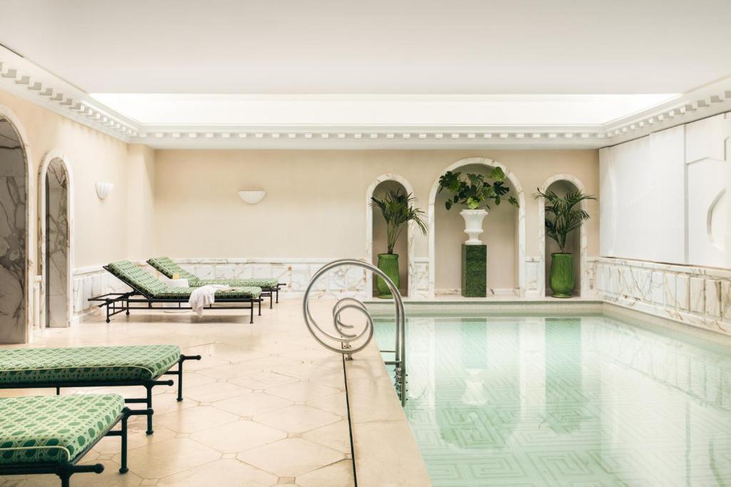 Swimming pool, Saint James Hotel Paris in Paris